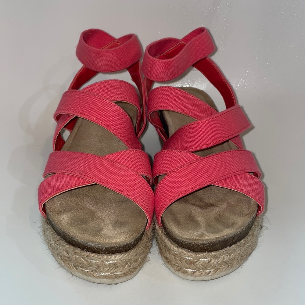 True Craft Peep Sandlals Size: 8M Color: CORAL